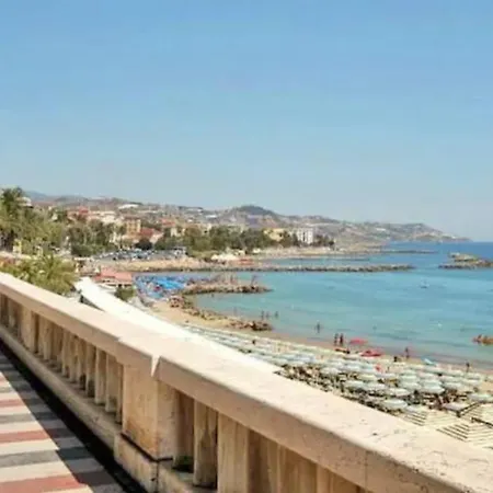 Con Giardino A Pochi Minuti Dal Mare - #essenzedimaresanremo *