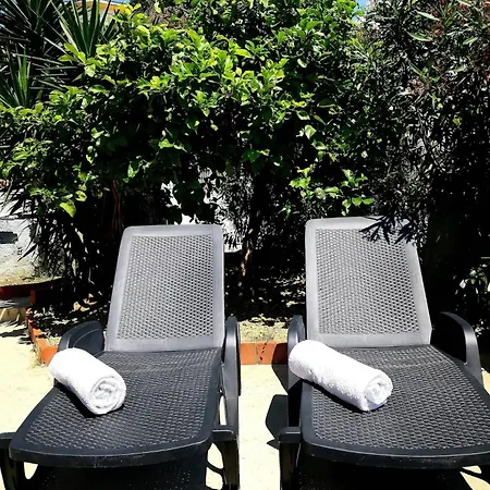 Con Giardino A Pochi Minuti Dal Mare - #essenzedimaresanremo