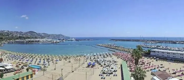 Con Giardino In Totale Relax Al Mare - #essenzedimaresanremo Lejlighed